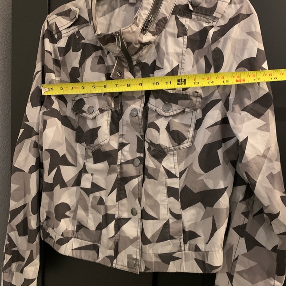 Rubbish brand Zip up camo - Picture 2 of 5